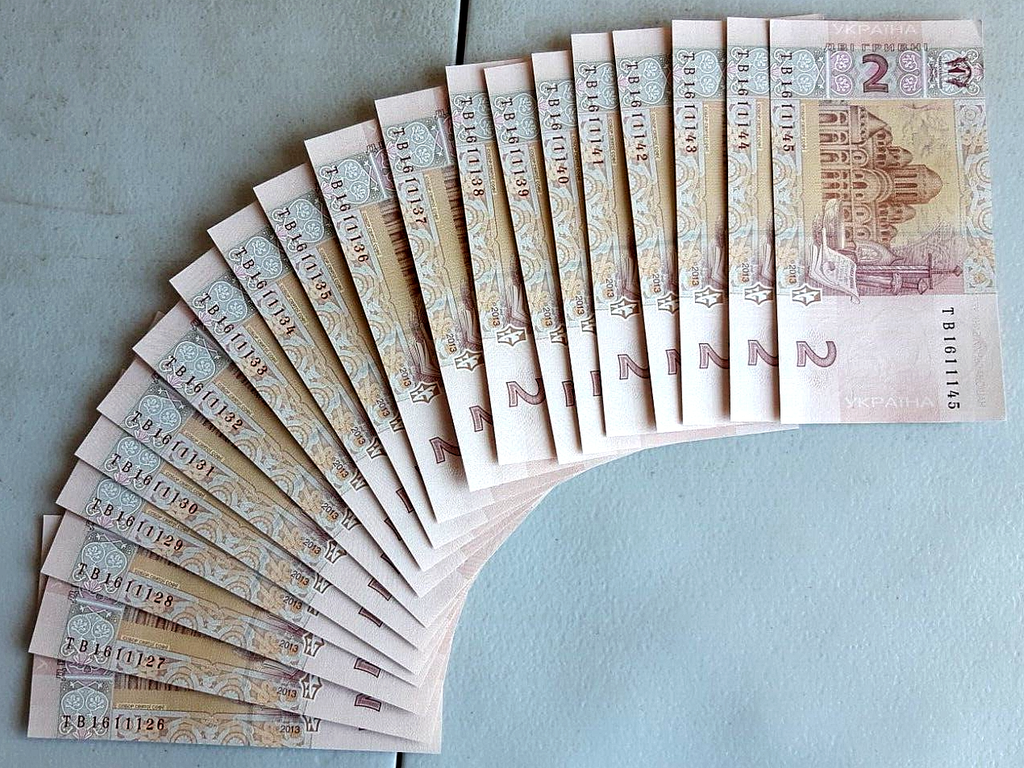 Ukraine 2 Hrivni set of 20 consecutive banknotes 2013 uncirculated